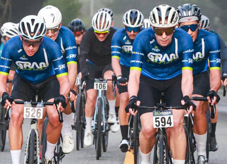 800 participantes se dieron cita para asumir el reto en dos recorridos: un trazado de 113 kilómetros para los más experimentados y otro de 63 kilómetros, pensado para quienes buscaban desafiar sus límites en una ruta exigente pero accesible. Foto: Manuel Saldarriaga Quintero.