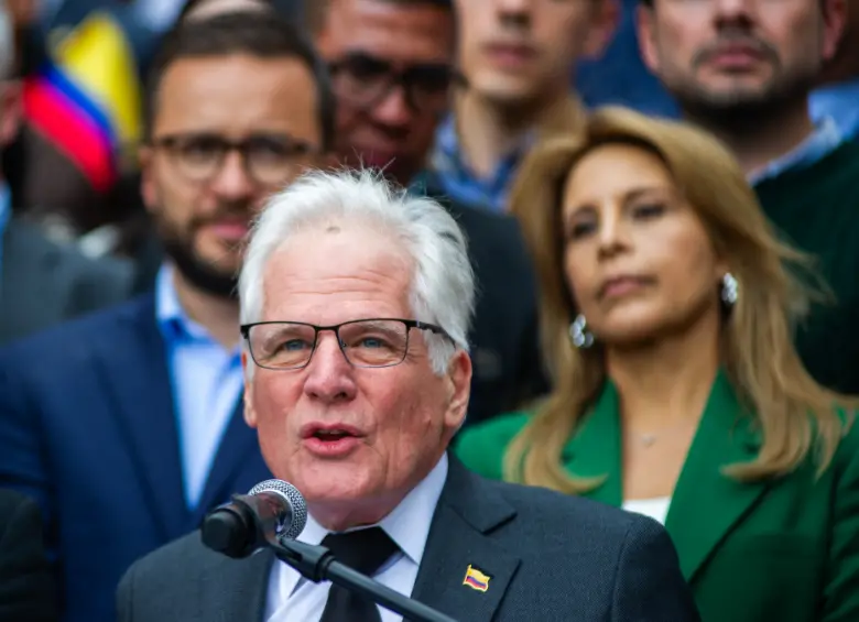 Miguel Uribe Londoño, padre de Miguel Uribe Turbay, precandidato presidencial asesinado. Foto: AFP