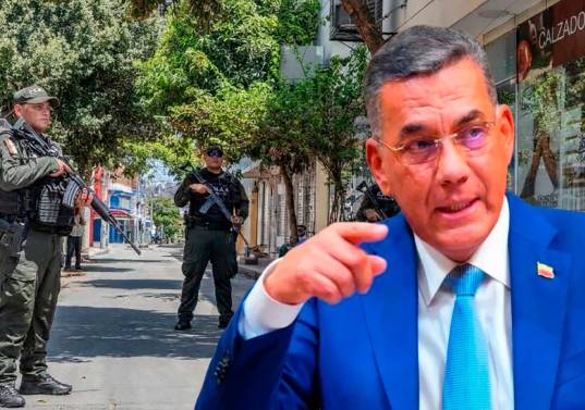 Tras salir del debate de moción de censura, el ministro de Defensa Jorge Mora señaló que hay 1.500 hombres desplegados en Santa Marta. FOTOS: AFP y Cámara de Representantes