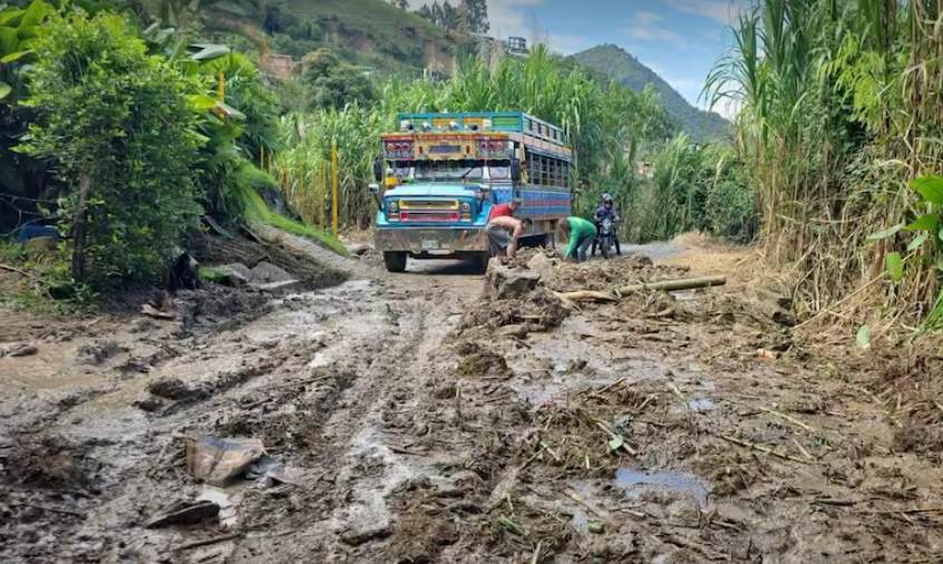Las fuertes lluvias en Barbosa dejaron 30 veredas incomunicadas y varias vías departamentales afectadas. FOTO Cortesía Alcaldía de Barbosa