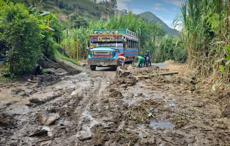 Las fuertes lluvias en Barbosa dejaron 30 veredas incomunicadas y varias vías departamentales afectadas. FOTO Cortesía Alcaldía de Barbosa