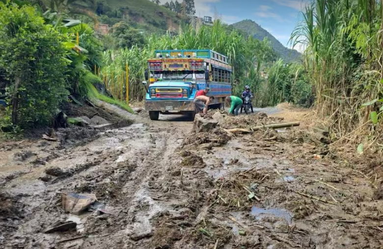Las fuertes lluvias en Barbosa dejaron 30 veredas incomunicadas y varias vías departamentales afectadas. FOTO Cortesía Alcaldía de Barbosa