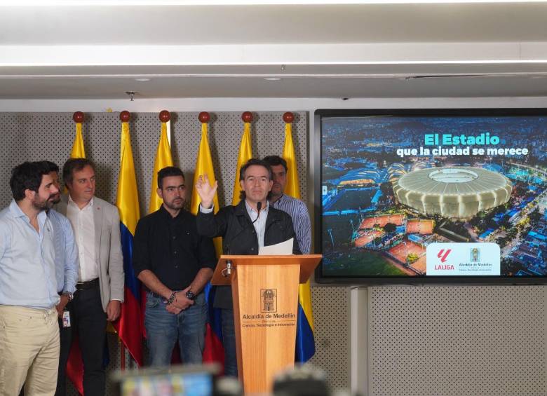 El alcalde Federico Gutiérrez presentó la alianza con La Liga para asesorar toda la modernización del estadio Atanasio Girardot. FOTO: CORTESÍA ALCALDÍA DE MEDELLÍN