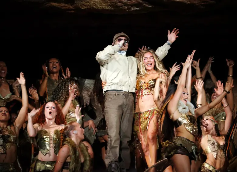 Karol G y Peso Pluma en Coachella. FOTO Getty