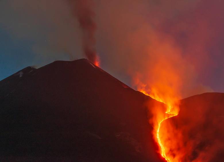 Las frecuentes erupciones del volcán Etna han causado afectaciones a los pueblos aledaños, debido a la gran cantidad de lava y ceniza que emite Foto: Getty