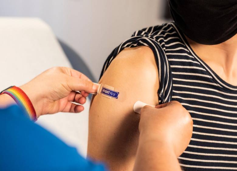 En este momento, el número de vacunados contra la covid-19 supera el número de contagios confirmados desde que inició la pandemia. Foto: CDC vía Unsplash.