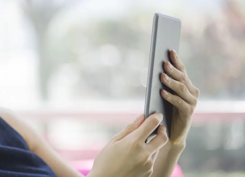 El libro digital representó en 2024 el 36,3 % de los registros ISBN en el país. FOTO: AFP