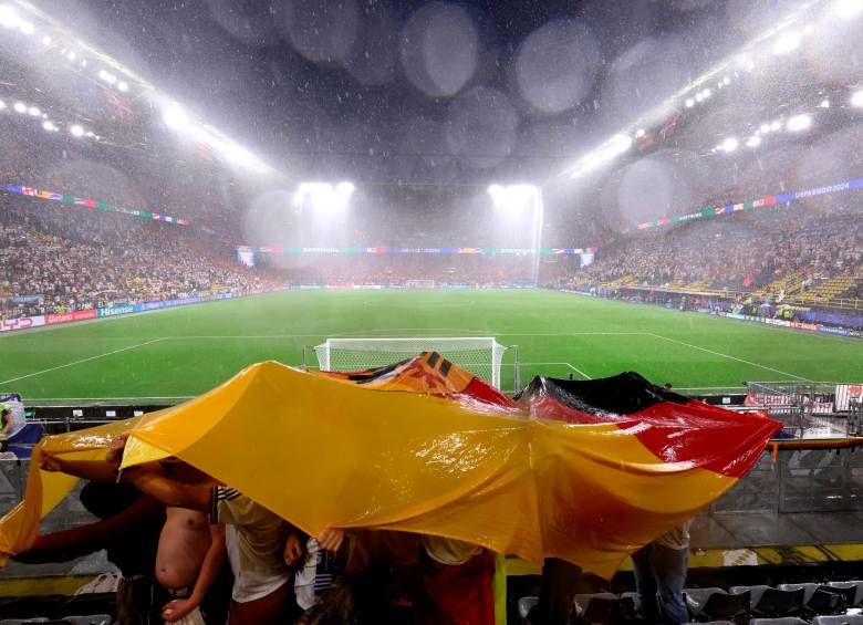 Los alemanes se impusieron 2-0 ante los daneses pese a la tormenta que interrumpió el juego. FOTO @DFB_Team