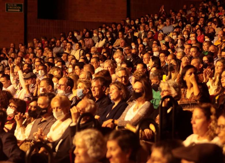 El Teatro Metropolitano agotó sus entradas y la despedida de Serrat se dio con el auditorio lleno. Foto Carlos Velásquez. 
