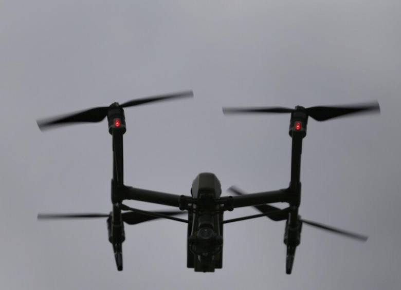 La iniciativa de ley define parámetros para el uso, tenencia, porte, transporte, vigilancia y control del uso de drones en Colombia. Foto: Colprensa
