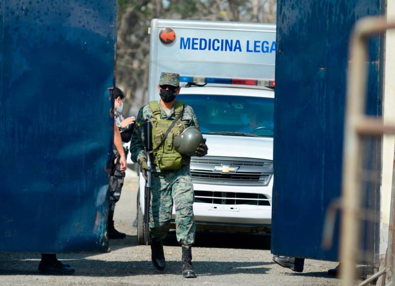 La masacre que llevó a declarar el estado de excepción carcelaria dejó cerca de 110 personas muertas en la Cárcel Número 1, de Guayaquil, Ecuador.