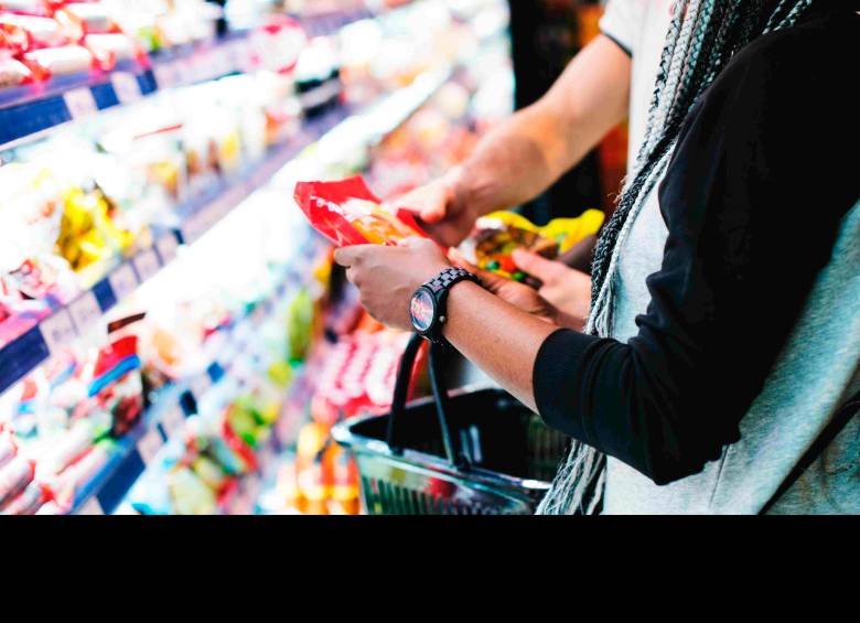 Las papas fritas, tortillas, maní y mezclas de frutos secos lideran las ventas de snacks en los canales digitales en Colombia. FOTOS: FREEPIK