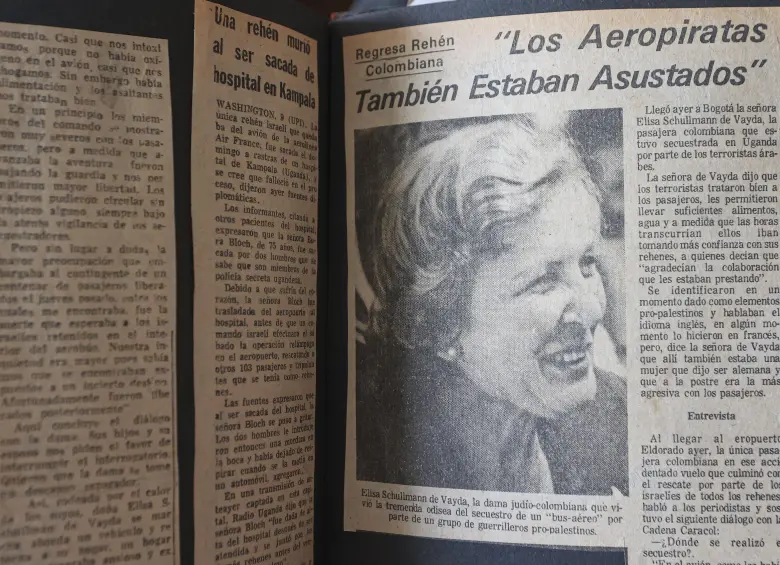 Una vez tomaron el avión, los secuestradores les quitaron los pasaportes a los viajeros para así separar a los israelíes de los demás extranjeros. FOTO Manuel Saldarriaga. 