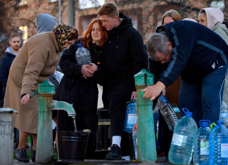 El 80% de Kiev, capital de Ucrania, está sin agua potable. FOTO Efe