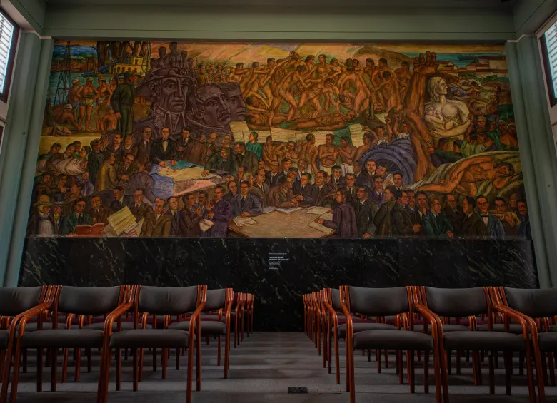 La República, de Pedro Nel Gómez, ocupa la sala del antiguo Concejo en el Museo de Antioquia y refleja el compromiso político y social del artista. FOTO Leonardo Bautista Romero