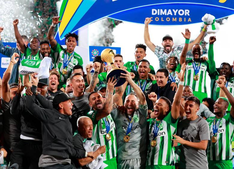Nacional, liderado por el técnico Efraín Juárez, levantó su título 18 de Liga. FOTO MANUEL SALDARRIAGA