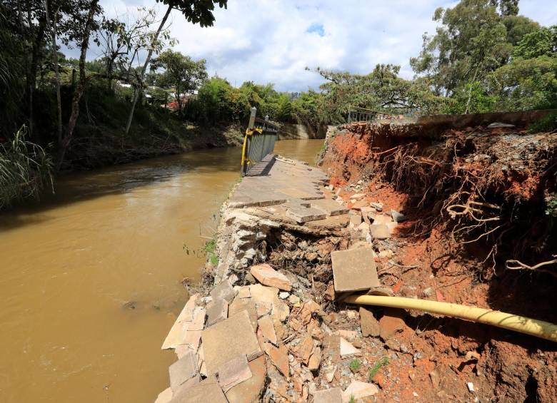 Reparar los jarillones de la quebrada requerirá altas inversiones, dice el alcalde. FOTO jaime pérez