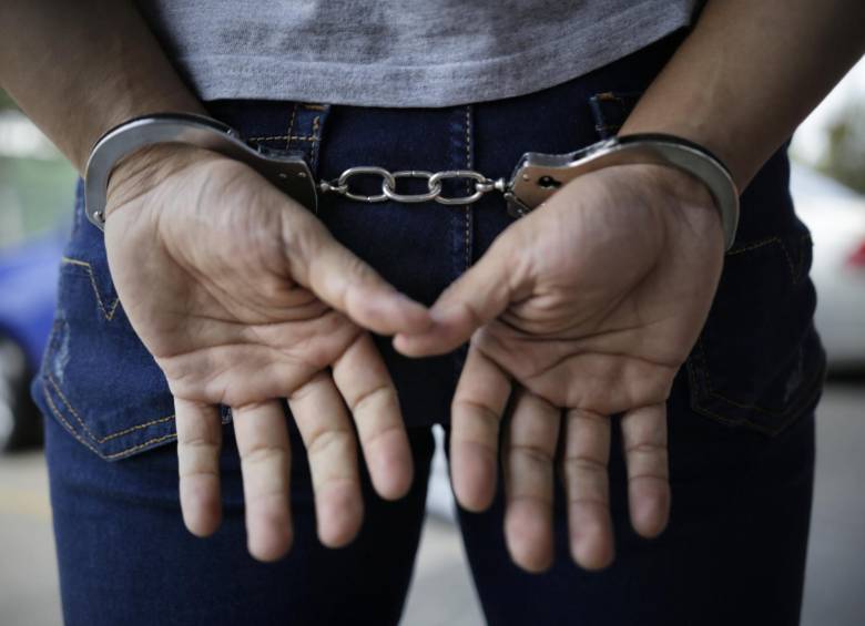 Imagen de referencia para retratar a una persona detenido. Foto Colprensa-Sergio Acero