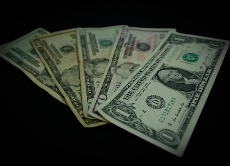 Dólar abre cotización en Colombia al alza mientras hay mayor tensión en Irán e Israel