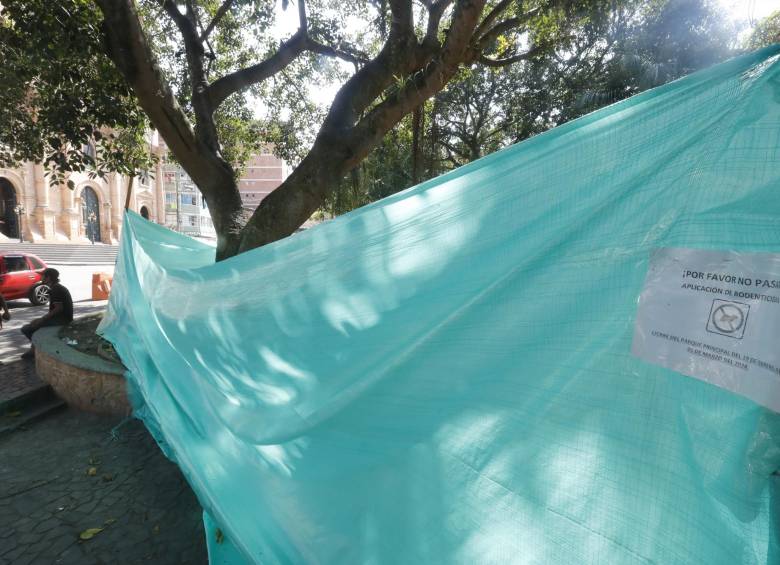 Con avisos sobre las lonas, la Alcaldía informa sobre el cierre. FOTO: Jaime Pérez