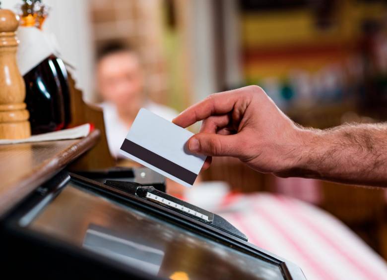 Los intereses de compras con tarjetas de crédito serán más costosas en febrero. FOTO archivo
