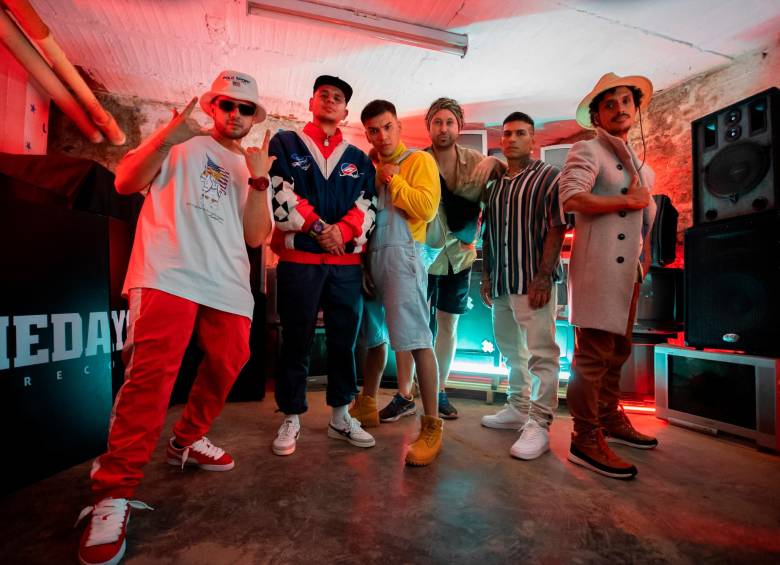 El equipo de Crew Peligrosos durante la grabación del video “La ciudad del rap” que sale hoy, 13 de septiembre, a las 7:00 de la noche, con Juancho Valencia como invitado especial. FOTO: CORTESÍA 