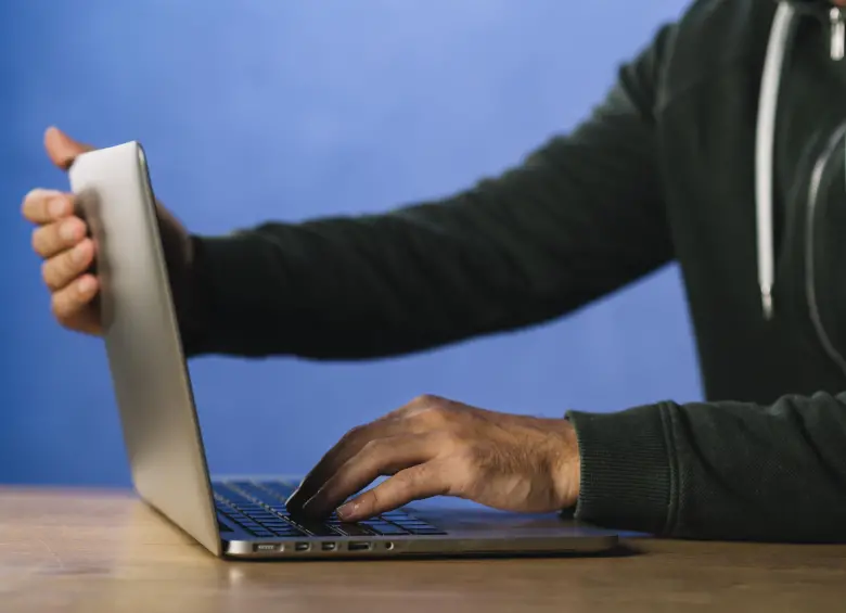 Los ciberdelincuentes crean páginas casi idénticas a las oficiales para robar datos durante el pago del impuesto vehicular. FOTO: Freepik.