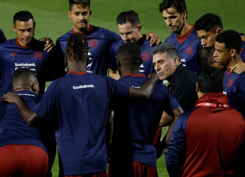 El técnico Luis Fernando Suárez está optimista para su debut ante España. FOTO: EFE