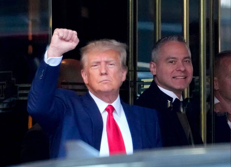 Gesto antes de la lectura de cargos del Tribunal Penal de Manhattan por alterar la carrera a la Casa Blanca en 2024. Foto GETTY.