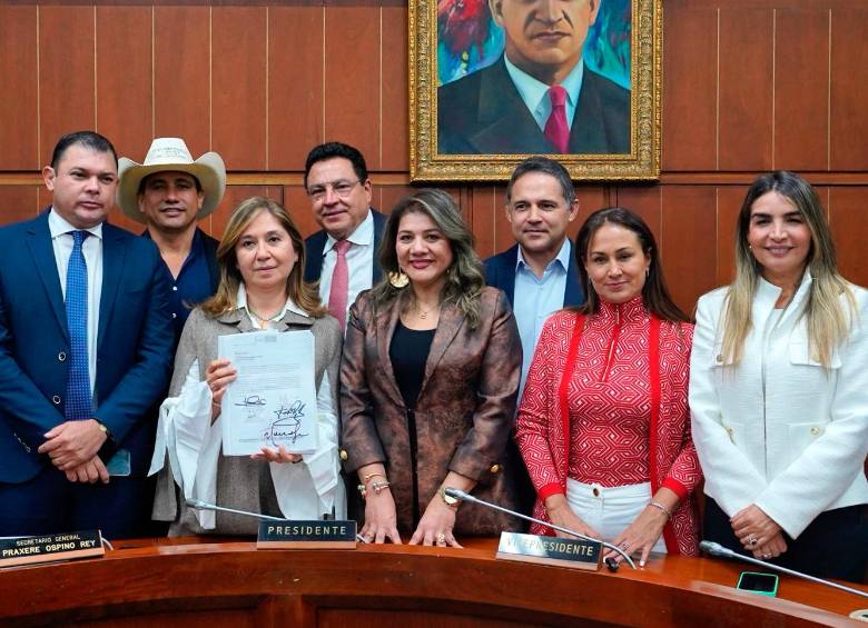 Los senadores que buscan archivar la reforma hacen parte de diferentes partidos e ideologías. FOTO Colprensa