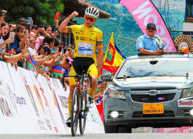 Miguel Ángel López, de 29 años de edad, evidencia que no tiene rival en el ciclismo colombiano. Trabaja para volver a Europa. FOTO FEDECICLISMO