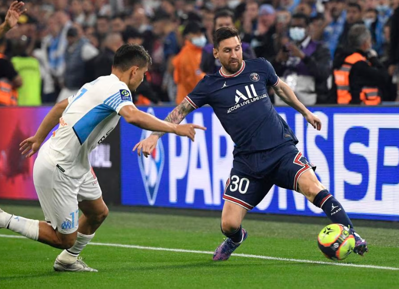 Lionel Messi tendrá que cambiar su dorsal número 30 debido al reglamento de la competencia. FOTO AFP