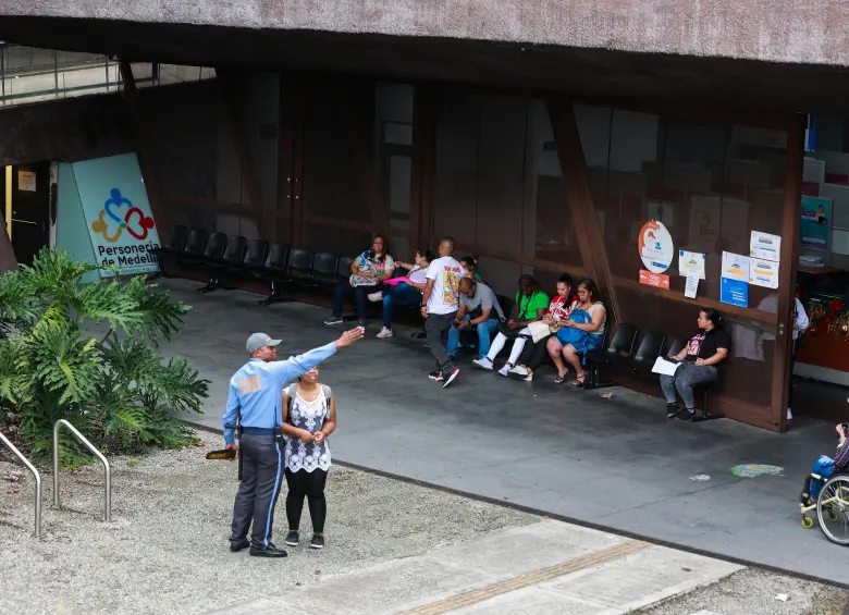 Es importante verificar horarios para que pase las fiestas tranquilo por esas vueltas que tiene pendiente. FOTO: MANUEL SALDARRIAGA