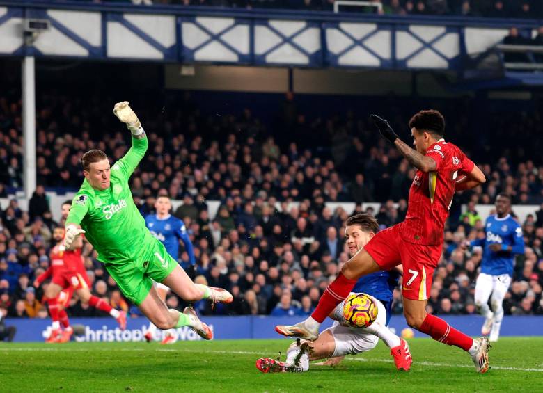 Luis Díaz volvió a tener un partido discreto con el Liverpool aunque mejoró sobre el final. FOTO: GETTY