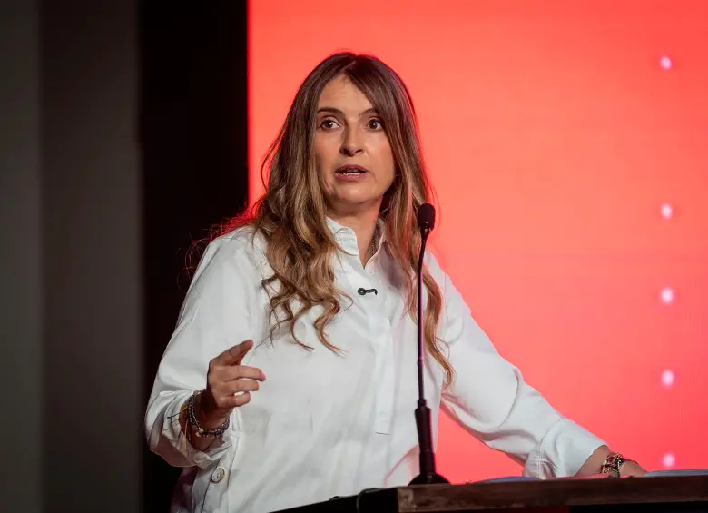 ¿Se pueden hacer debates con las condiciones que quiere imponer Iván Cepeda?