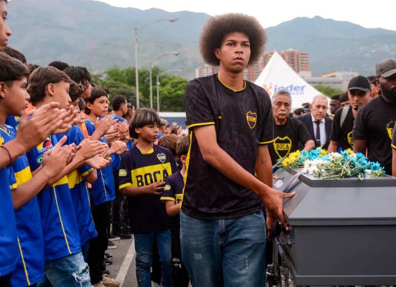 Guillermo León Zapata Montoya fue despedido con honores en el municipio de Bello. FOTO: Wilson Valencia