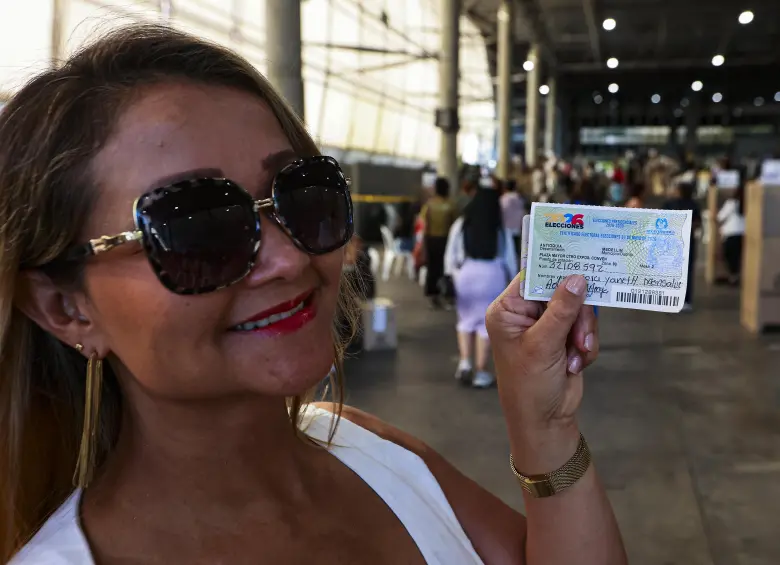 Con el certificado electoral el ciudadano puede reclamar beneficios como descuentos en pasaportes, libreta militar, servicio militar, universidades oficiales y media jornada laboral de descanso. Foto: Manuel Saldarriaga Quintero.