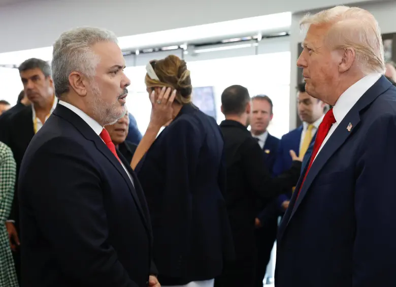 El expresidente de Colombia, Iván Duque, tuvo un breve encuentro con el presidente de Estados Unidos, Donald Trump, en el estadio MetLife donde se disputó la final del Mundial de Clubes. FOTO: TOMADA DE X (IVAN DUQUE)
