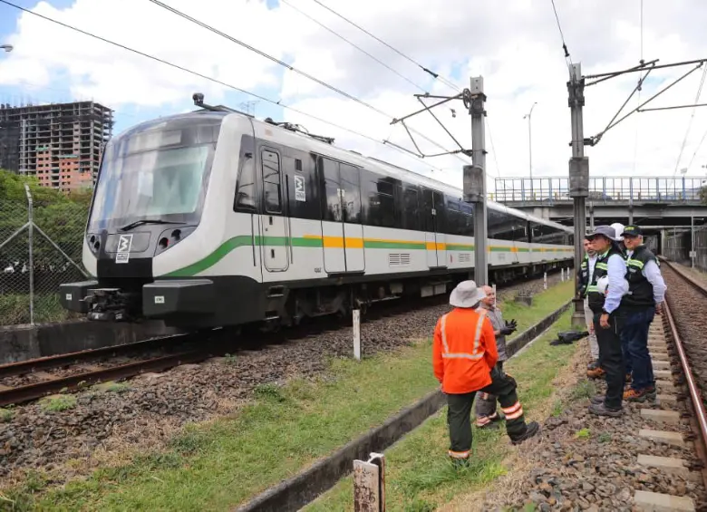 La suspensión del servicio en las estaciones del sur del valle de aburrá, de la línea A, sucedió debido al daño en una catenaria que abastece de energía al metro entre Aguacatala y La Estrella. Foto: Cortesía