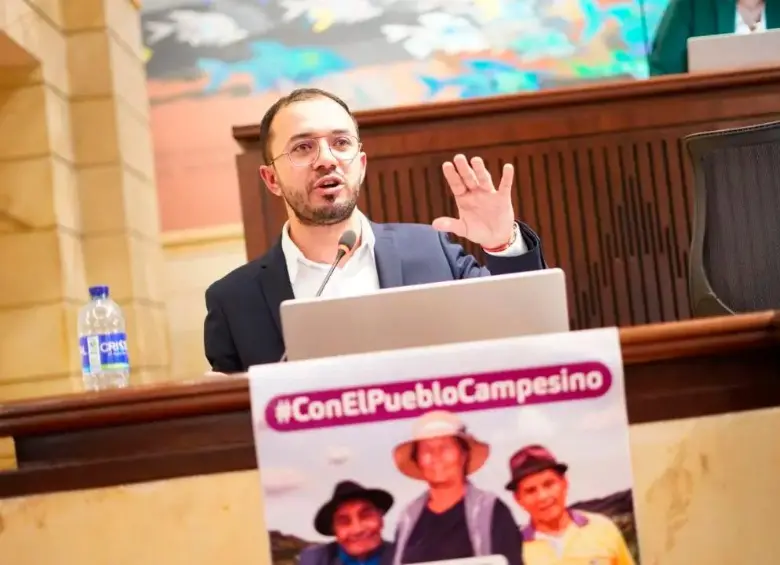 La vocación de servicio de Quintero lo llevó a ser personero municipal de Hacarí y defensor regional del Pueblo en Ocaña. FOTO: FACEBOOK DIÓGENES QUINTERO