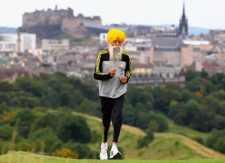 Fauja Singh corrió maratones completos (carreras de 42 kilómetros de distancia) hasta los 100 años. FOTO: GETTY
