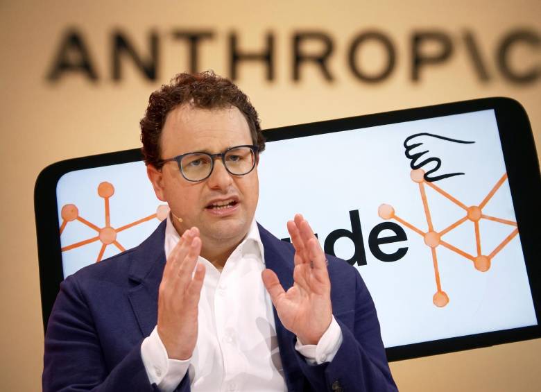 El director ejecutivo (CEO) y cofundador de Anthropic es Dario Amodei, un destacado investigador estadounidense en inteligencia artificial. FOTO: Getty (fontomontaje con IA).