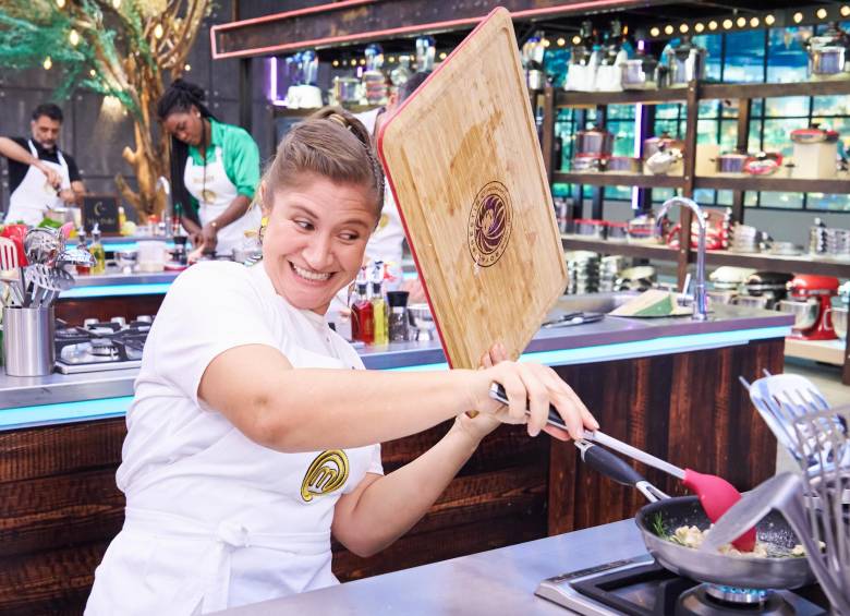 Vicky Berrío ha sorprendido por su aprendizaje en la cocina. Descresta con sus emplatados. FOTO: Cortesía RCN TV