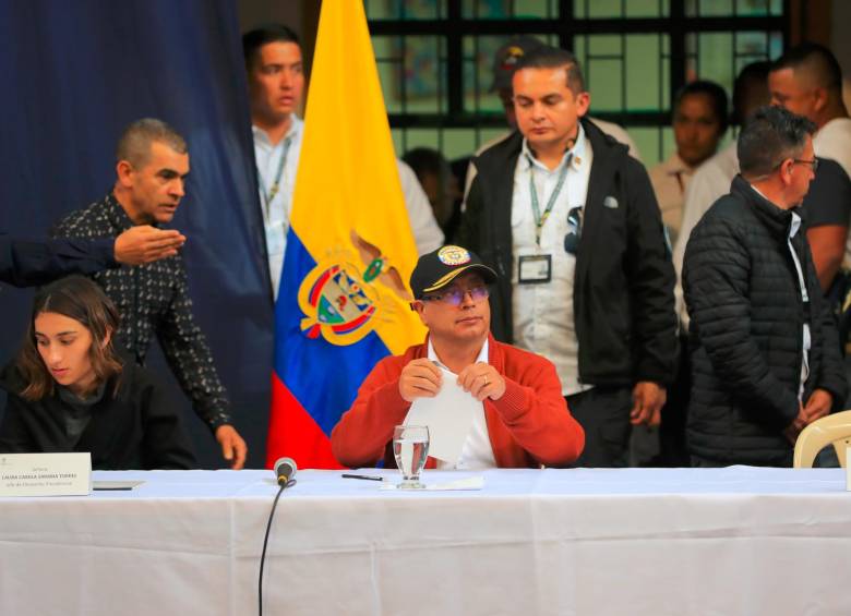 El presidente Gustavo Petro sostuvo un Puesto de Mando Unificado en Yarumal, Antioquia, este miércoles. FOTO: Jaime Pérez