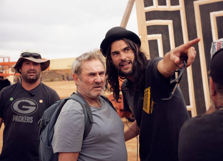 Sergi López, protagonista de la cinta con el director, Óliver Laxe. FOTO Cortesía Cineplex