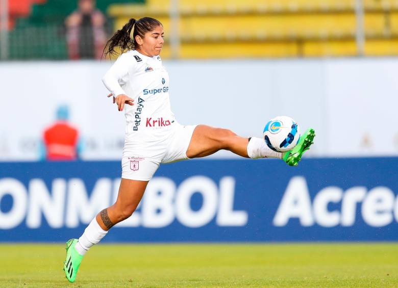 Catalina Usme es la atacante más importante del fútbol femenino colombiano. No solo es la goleadora histórica de la Copa Libertadores, también lo es en la Selección, con 37. FOTO cONMEBOL