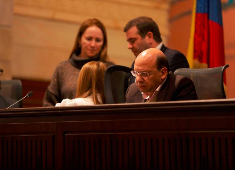 El ministro de Hacienda, Germán Ávila, radico la ponencia mayoritaria del Presupuesto General de la Nación. FOTO CORTESÍA. 