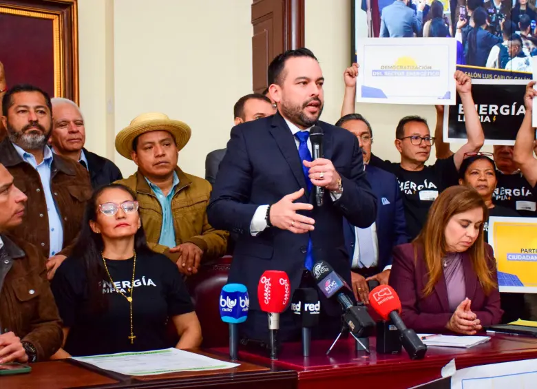 El ministro de Energía, Edwin Palma, radicó ante la Comisión Quinta de la Cámara de Representantes el proyecto de ley “Regulación Justa y Democratización del Sector Energético”. FOTO tomada de X