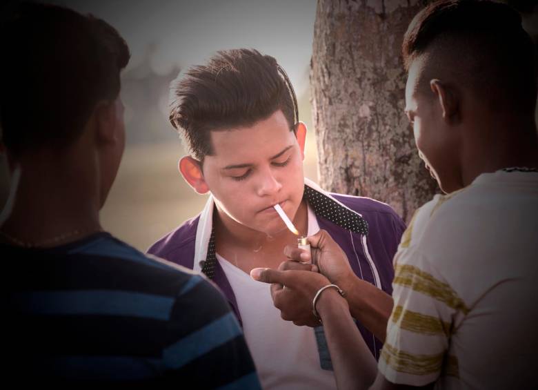 Los departamentos de Cundinamarca (25,1 %), Caldas (24,2 %) y Boyacá (23.9 %) son las zonas en las que más porcentaje de jóvenes entre los 12 y los 21 años han fumado cigarrillo. FOTO Julio herrera