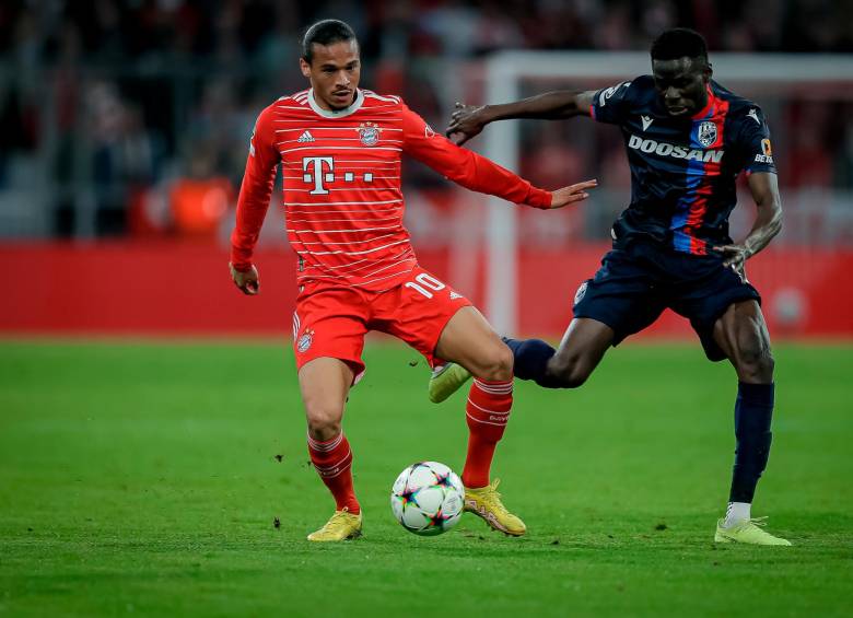 Leroy Sané brilló con el Bayern de Munich. El alemán lidera la tabla de goleadores con 4 tantos. FOTO EFE